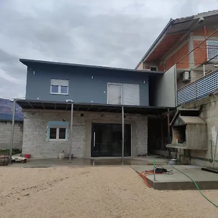 Andrea - Two Bedroom With Shared Swimming Pool Apartman